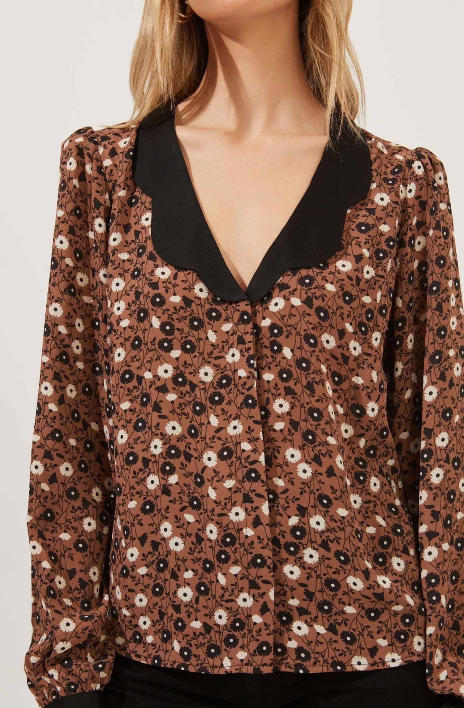 Lula Floral Contrast Collar Top 8 Lula Floral Contrast Collar Top - Image 6