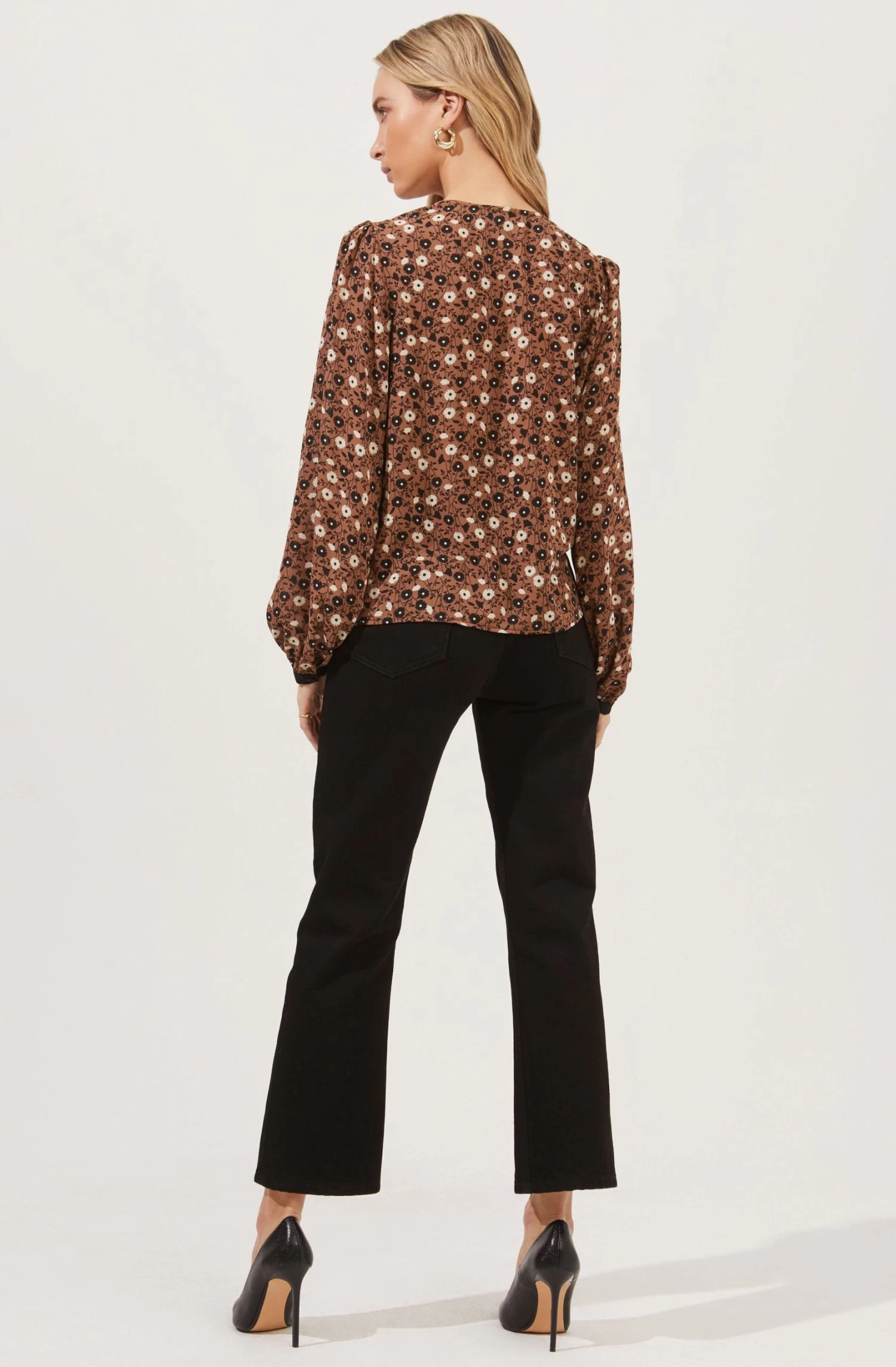 Lula Floral Contrast Collar Top 4 Lula Floral Contrast Collar Top - Image 2