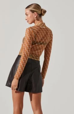 Wilma Faux Leather Shorts -Chic Outfit Shop ACT17338M MUSTARDCREAMGEO 4 43d8f3fb 6252 42aa bac6 5d8b468d2c43