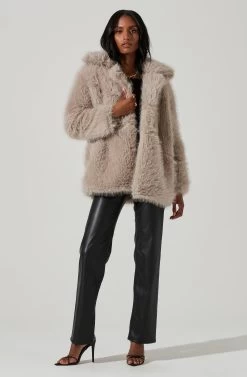 Hadley Faux Fur Coat -Chic Outfit Shop ACT17441 SILVER 2 ba6d85fe 52d6 4305 ac56 c5fcbb176a79