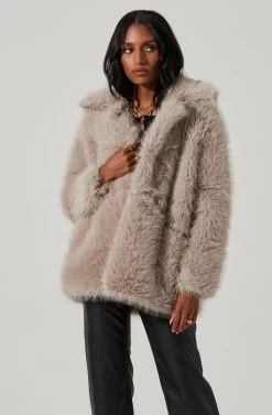 Hadley Faux Fur Coat -Chic Outfit Shop ACT17441 SILVER 3 3fec61ff 184a 4d28 9490 60def9750be6