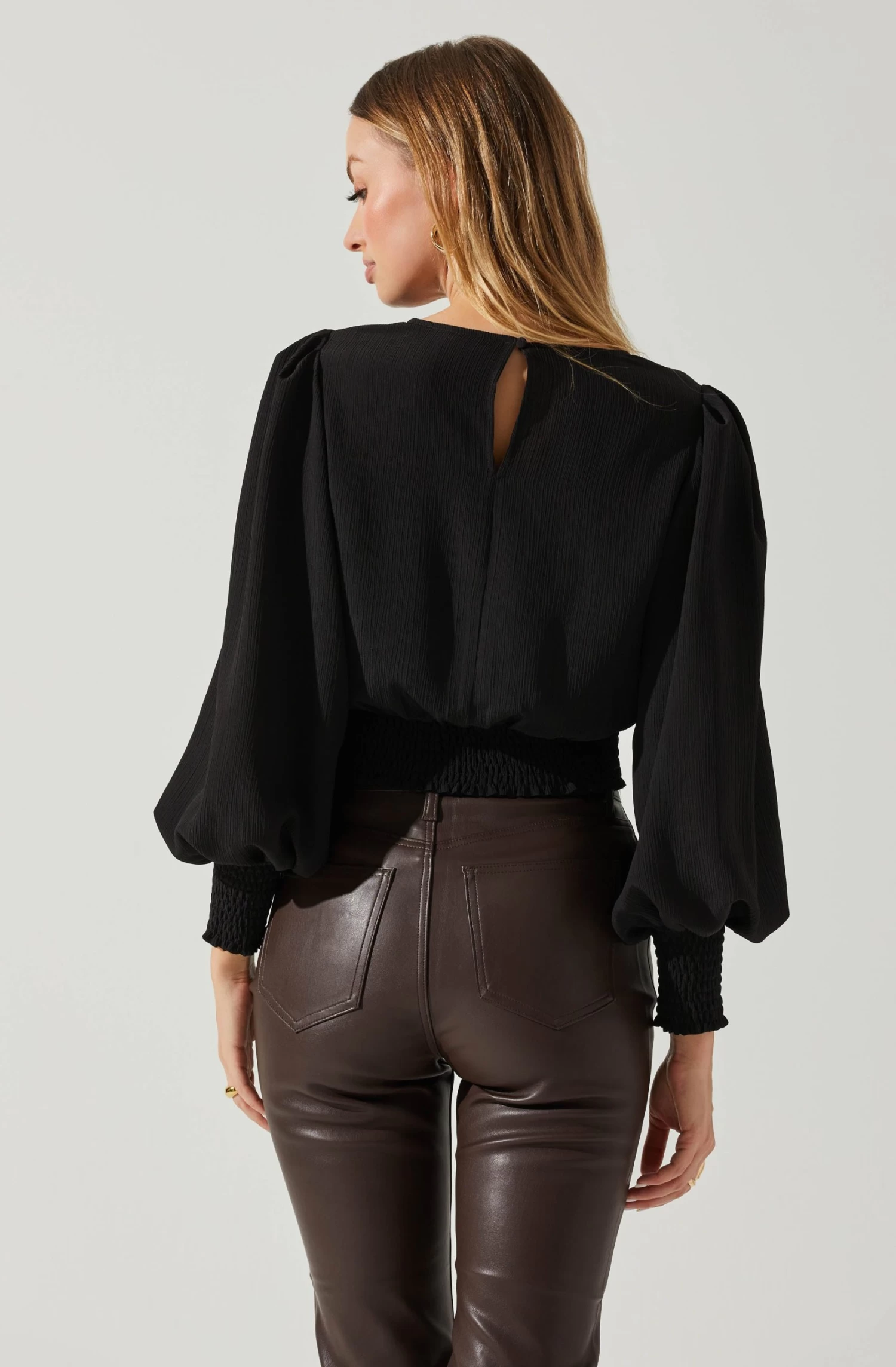 Wrenley Twist Front Puff Sleeve Top 8 Wrenley Twist Front Puff Sleeve Top - Image 6