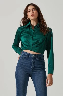 Sutton Satin Button Up Crop Top 28 Sutton Satin Button Up Crop Top -Chic Outfit Shop AT17617 HUNTERGREEN 3